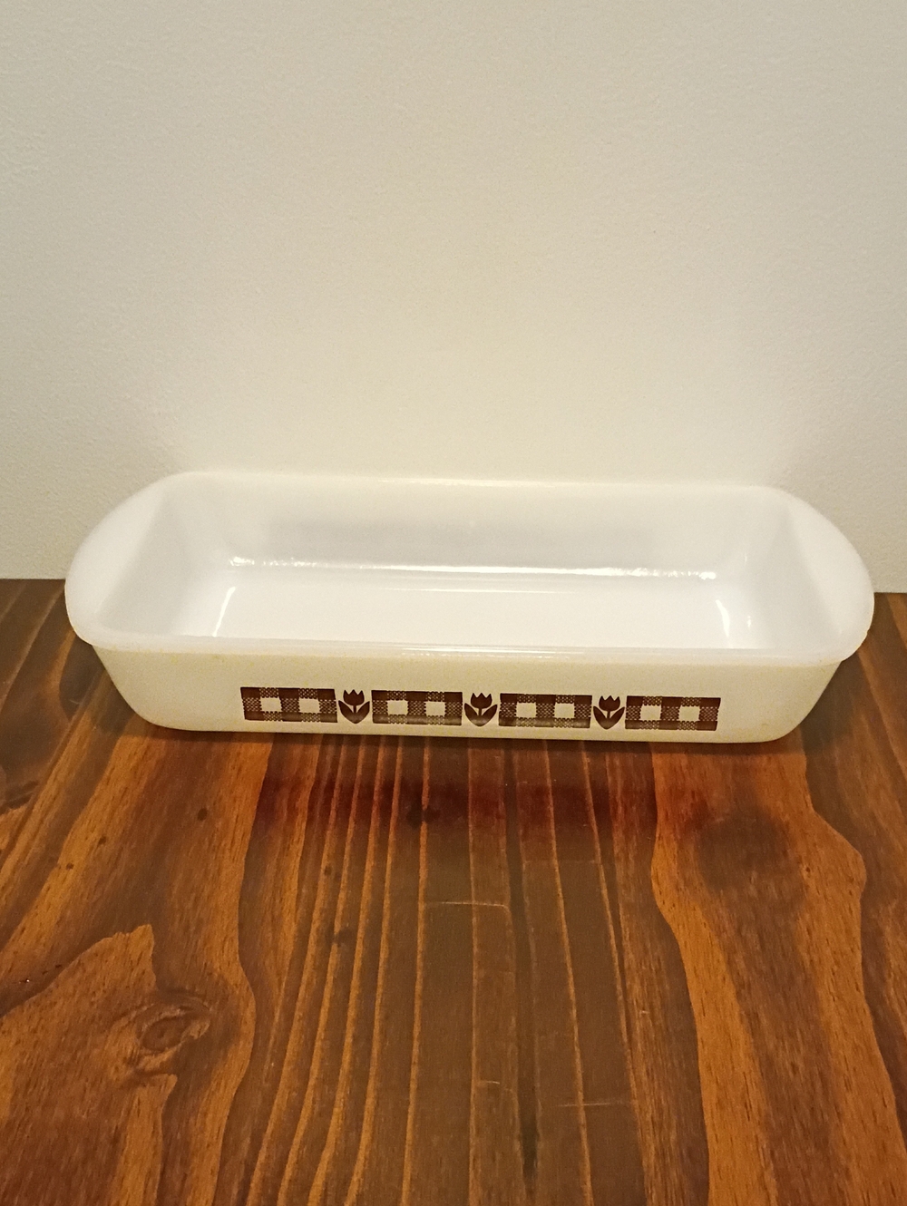 White Ceramic Rectangular Baking Dish with Brown Geometric Tulip Accent